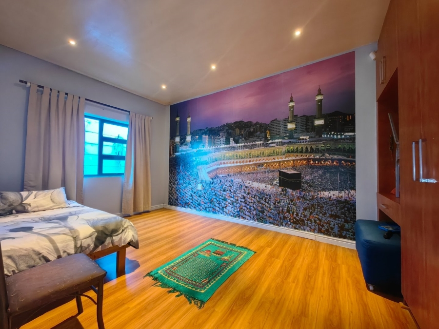 8 Bedroom Property for Sale in Belgravia Western Cape
